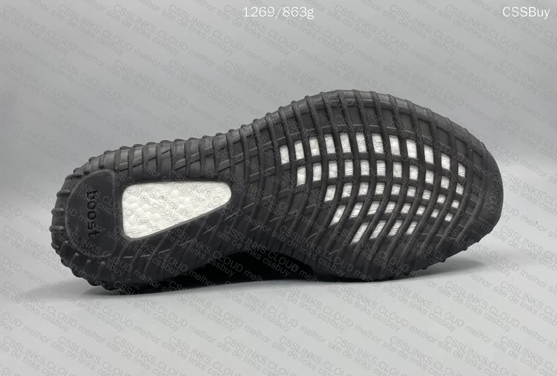 Yeezy 350 V2 - Black (non-reflective) 6