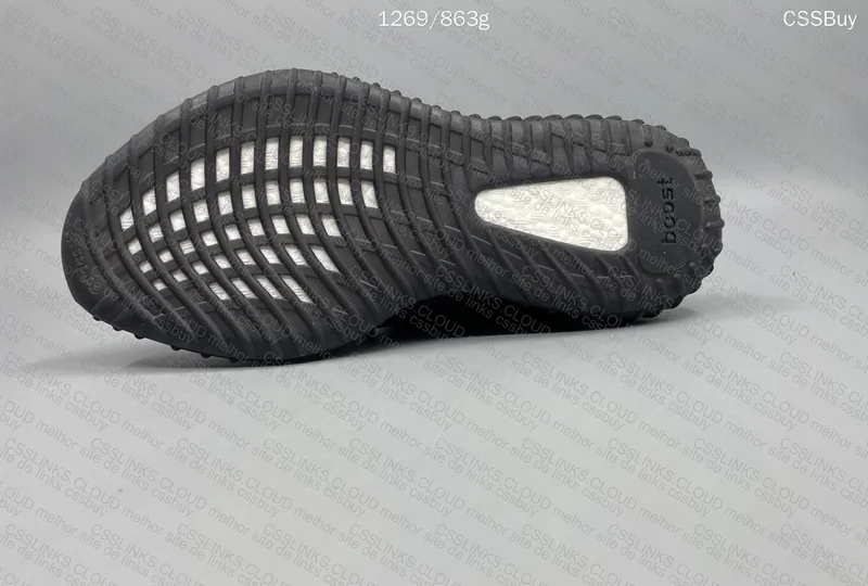 Yeezy 350 V2 - Black (non-reflective) 8