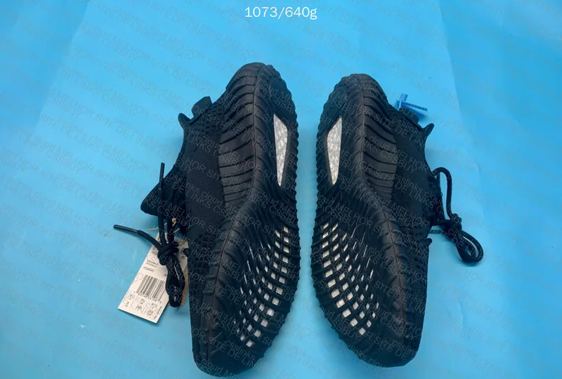Yeezy 350 V2 - Black Onyx