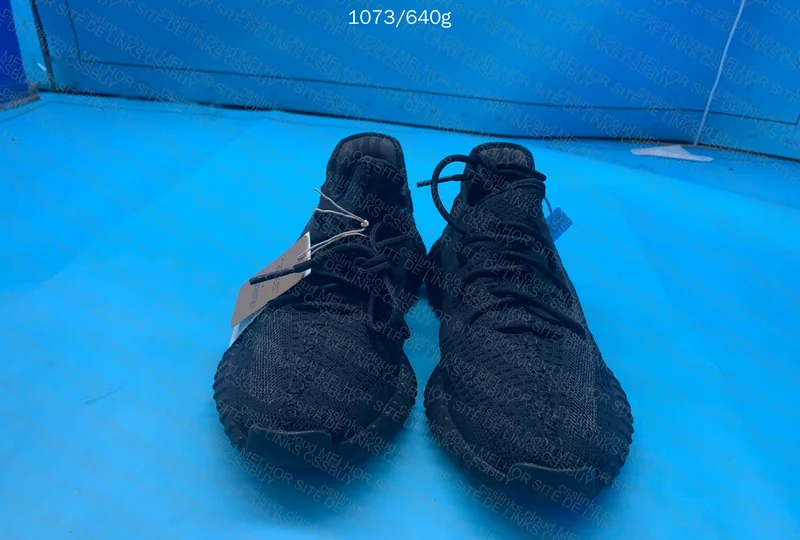Yeezy 350 V2 - Black Onyx 2