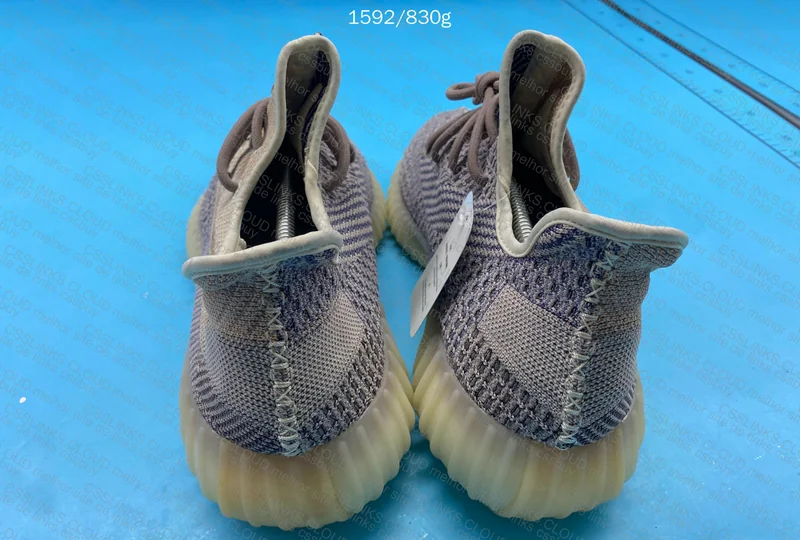 Yeezy 350 v2 (blind box)