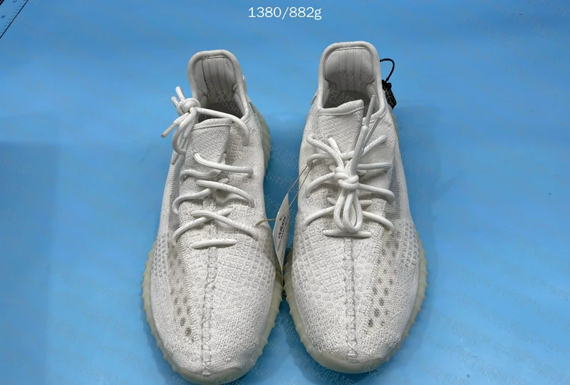 Yeezy 350 v2 Blind box 3