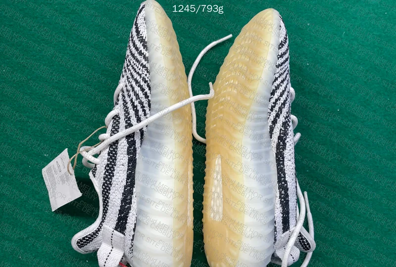 yeezy 350 v2 blind box