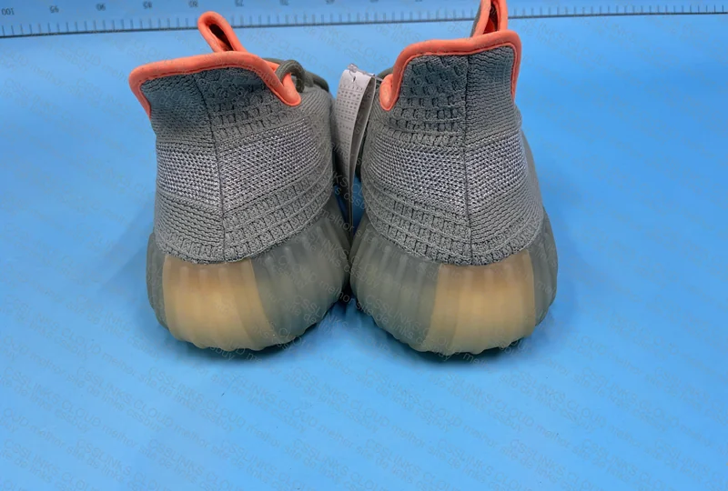 Yeezy 350 v2 Blind Box (n sei o nome dessa cw) 2