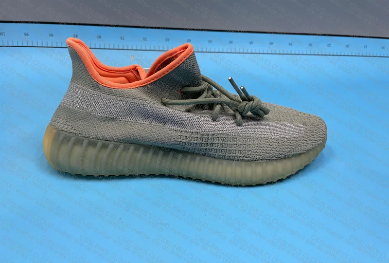 Yeezy 350 v2 Blind Box (n sei o nome dessa cw) 3
