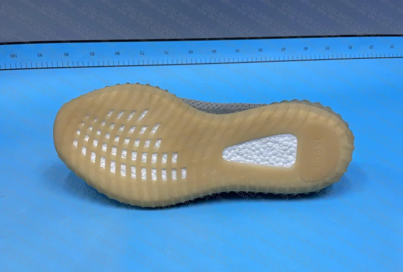 Yeezy 350 v2 Blind Box (n sei o nome dessa cw) 5