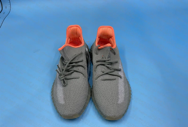 Yeezy 350 v2 Blind Box (n sei o nome dessa cw) 6