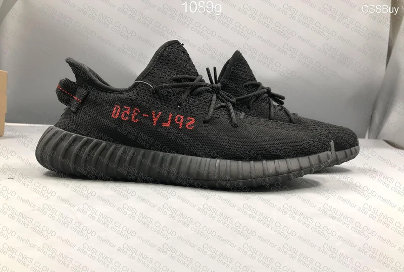 Yeezy 350 v2 Bred