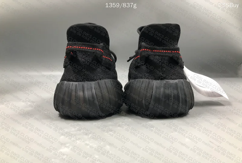 Yeezy 350 v2 Bred