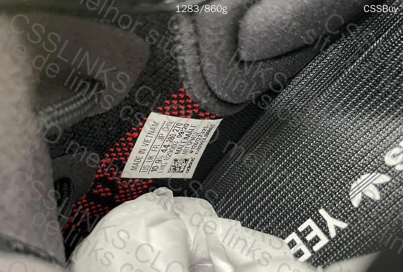 Yeezy 350 v2 "BRED"