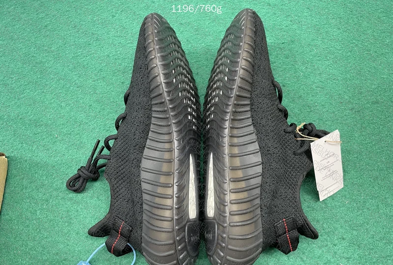 Yeezy 350 V2 Bred 3