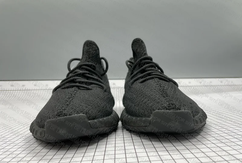 Yeezy 350 V2 "Bred" - LJR