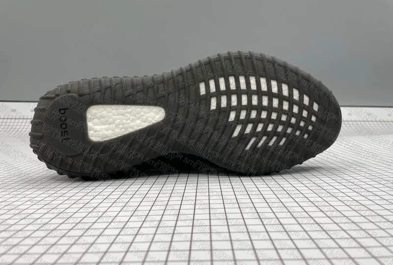 Yeezy 350 V2 "Bred" - LJR 7