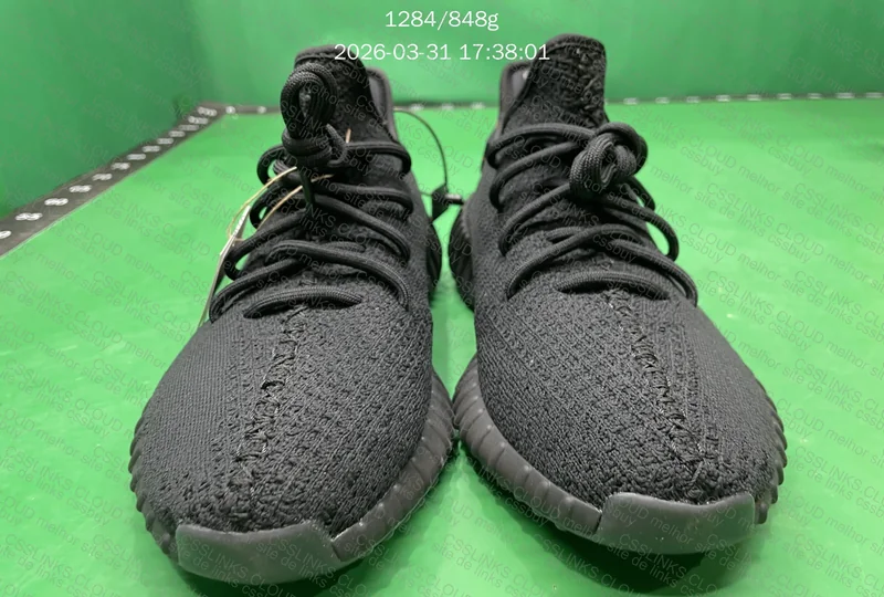 Yeezy 350 V2 Bred | LW 2