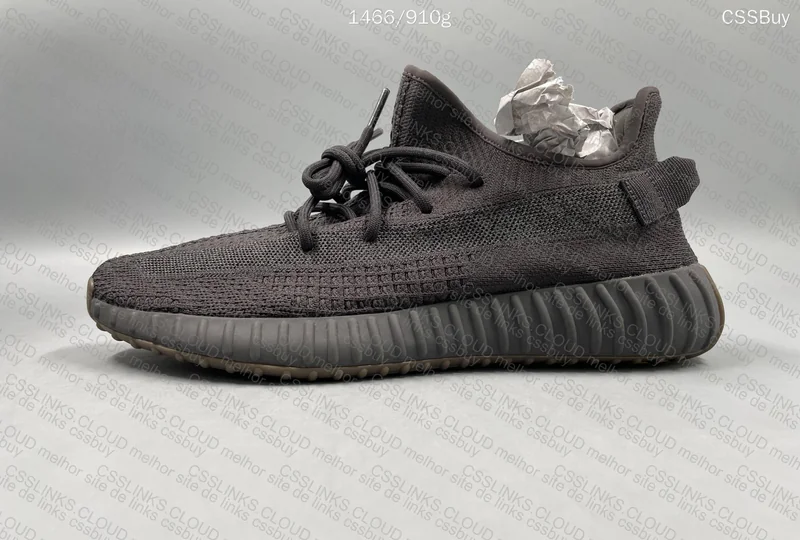 Yeezy 350 v2 Cinder