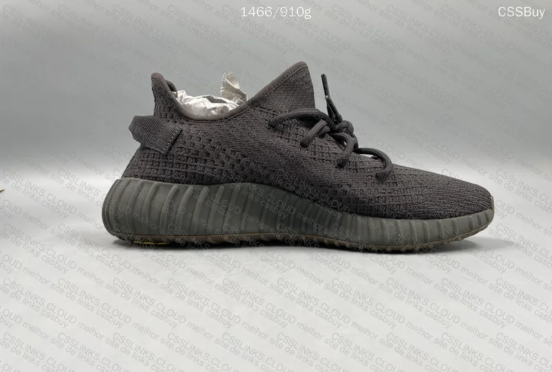 Yeezy 350 v2 Cinder 4