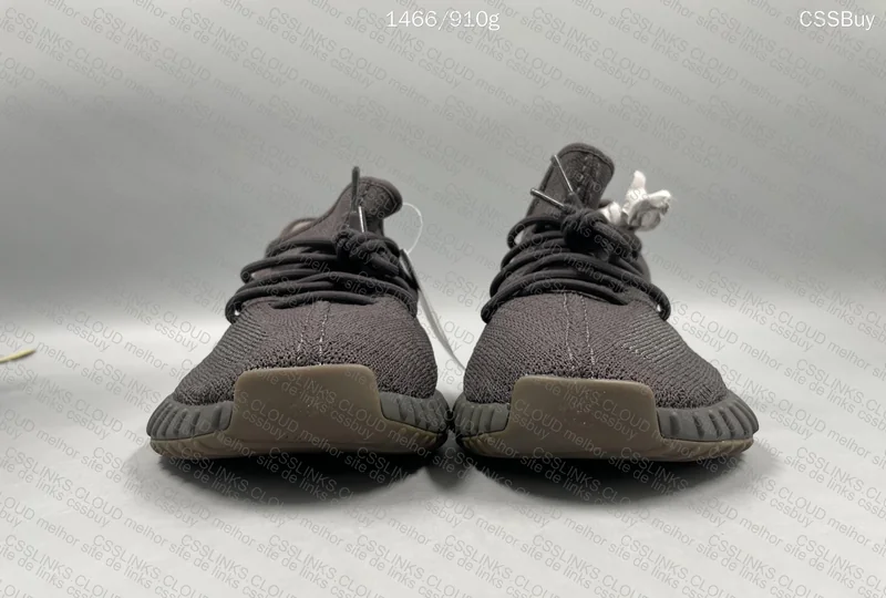 Yeezy 350 v2 Cinder 6