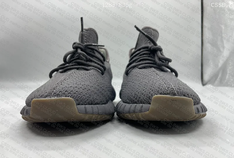 Yeezy 350 V2 CINDER REFLECTIVE - STOS AVALIEM