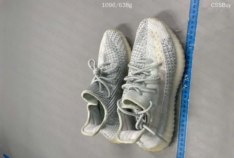 Yeezy 350 v2 Cloud White 2
