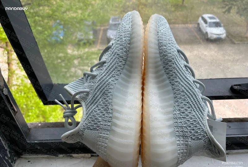 yeezy 350 v2 cloud white reflective