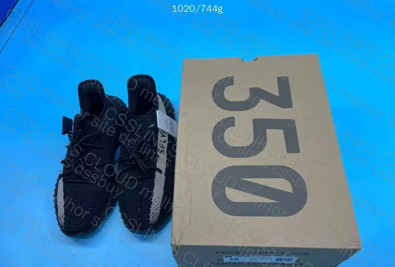 Yeezy 350 V2 Core Black White 3
