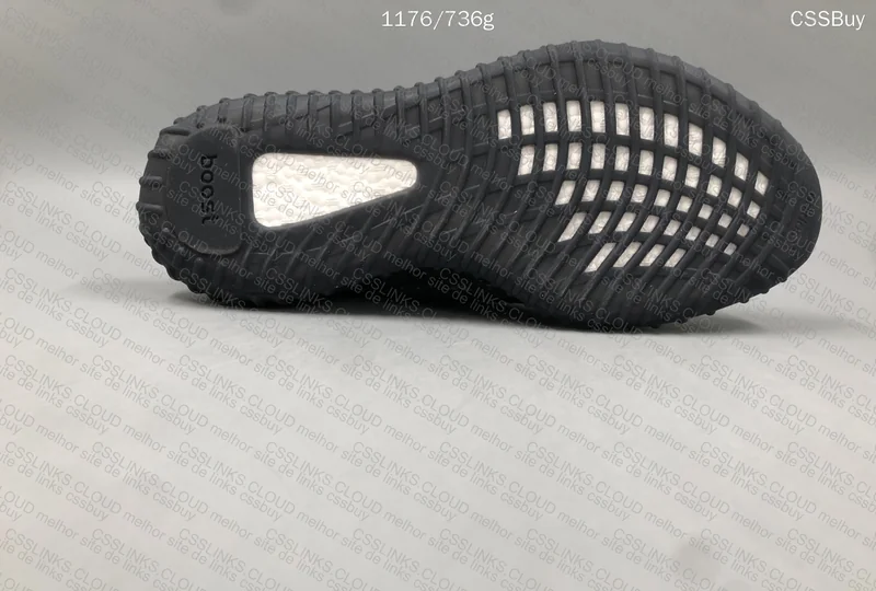 Yeezy 350 V2 "Dark Salt"