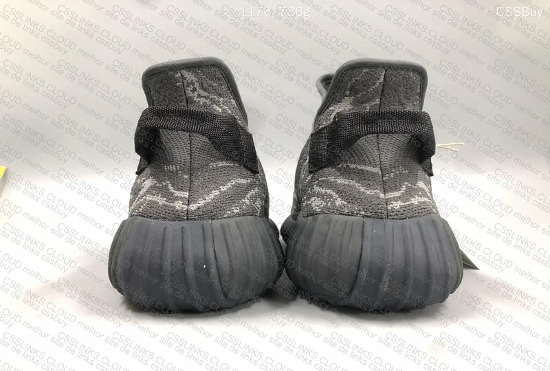 Yeezy 350 V2 "Dark Salt" 3