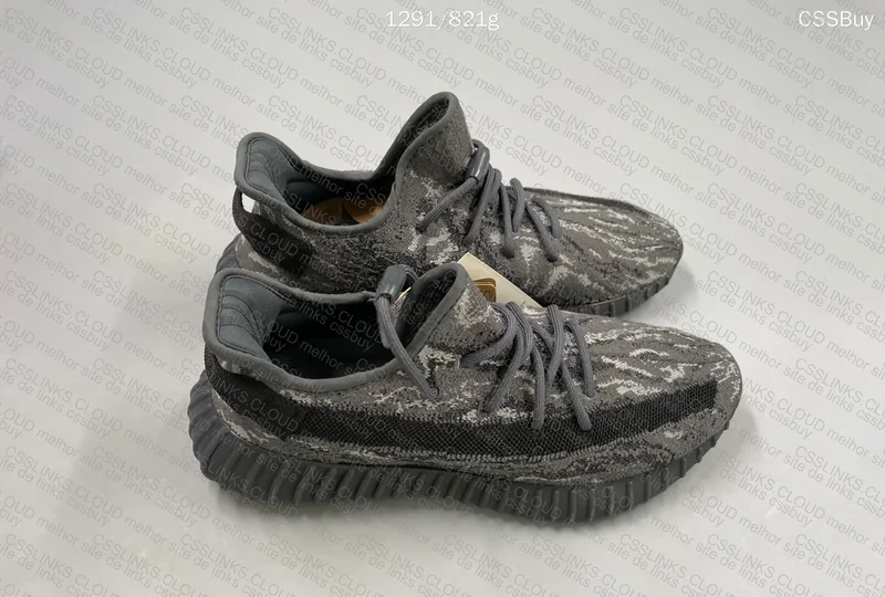 Yeezy 350 v2 Dark Salt 99y