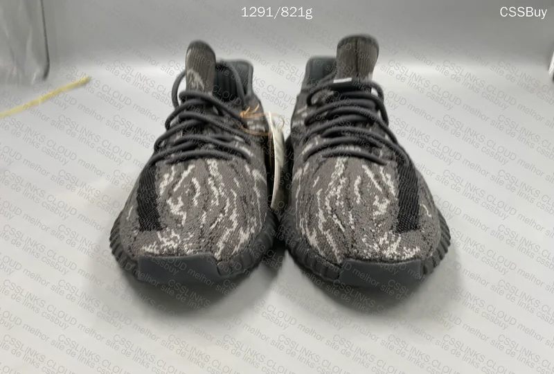Yeezy 350 v2 Dark Salt 99y 2