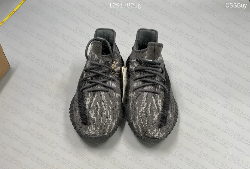 Yeezy 350 v2 Dark Salt 99y 3