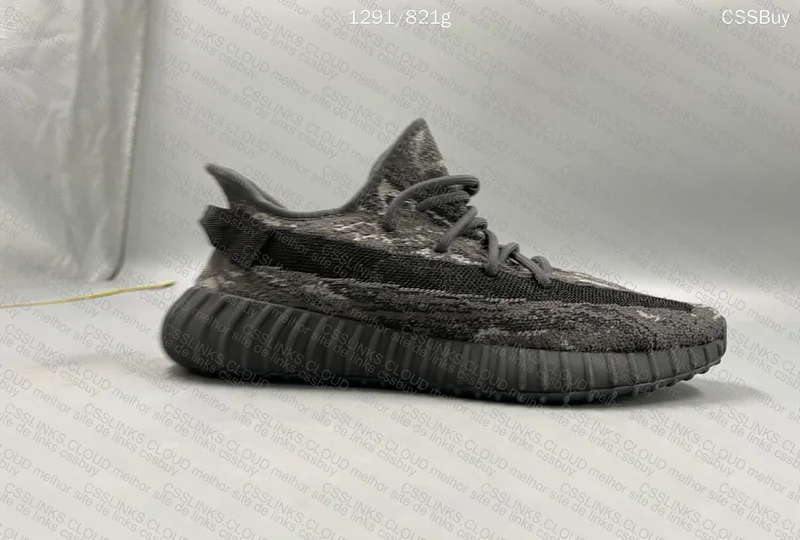 Yeezy 350 v2 Dark Salt 99y 4