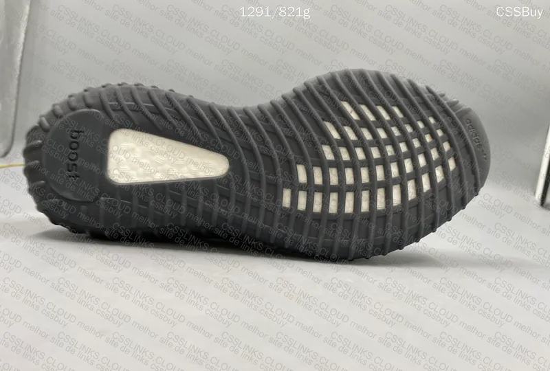Yeezy 350 v2 Dark Salt 99y 5