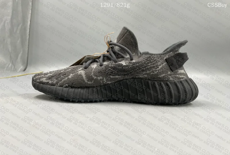 Yeezy 350 v2 Dark Salt 99y 6