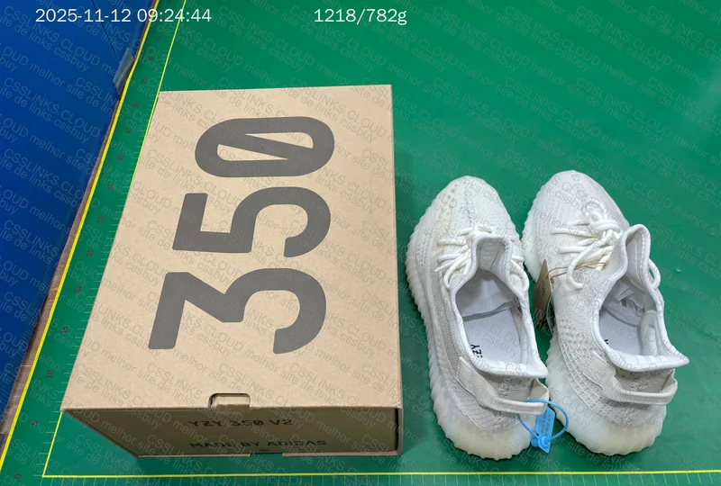 Yeezy 350 V2 HQ6316