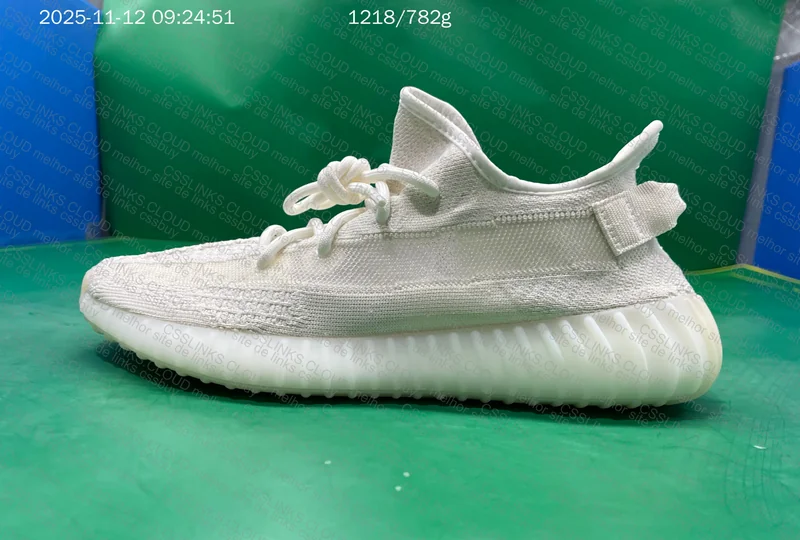 Yeezy 350 V2 HQ6316 2