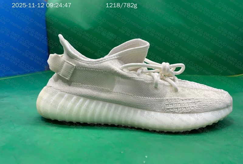 Yeezy 350 V2 HQ6316 3