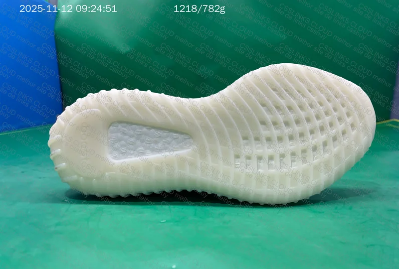 Yeezy 350 V2 HQ6316 9