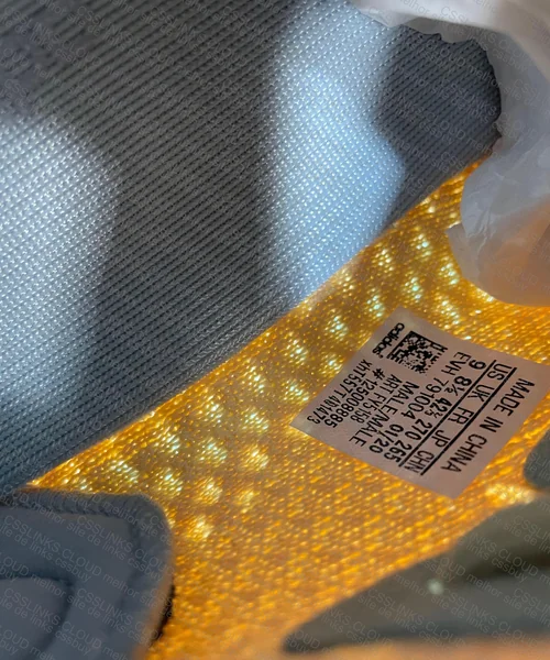 Yeezy 350 v2 linen blind box 9