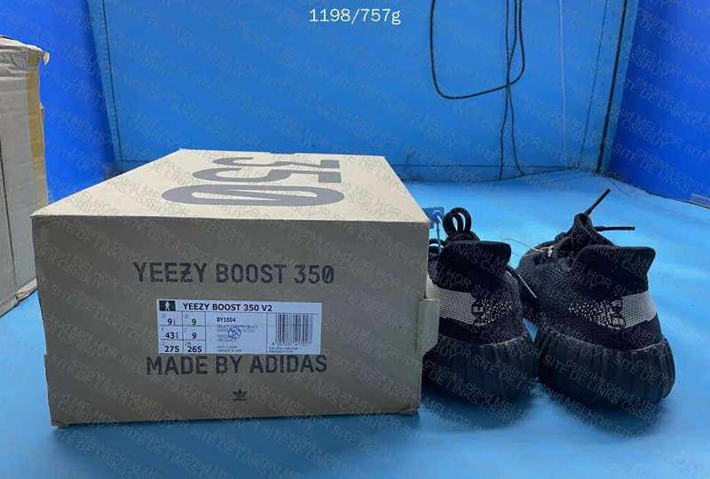 Yeezy 350 v2 - LJR - Blind box