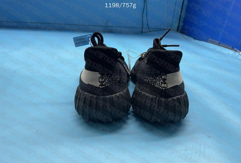 Yeezy 350 v2 - LJR - Blind box 4