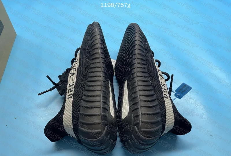 Yeezy 350 v2 - LJR - Blind box 7