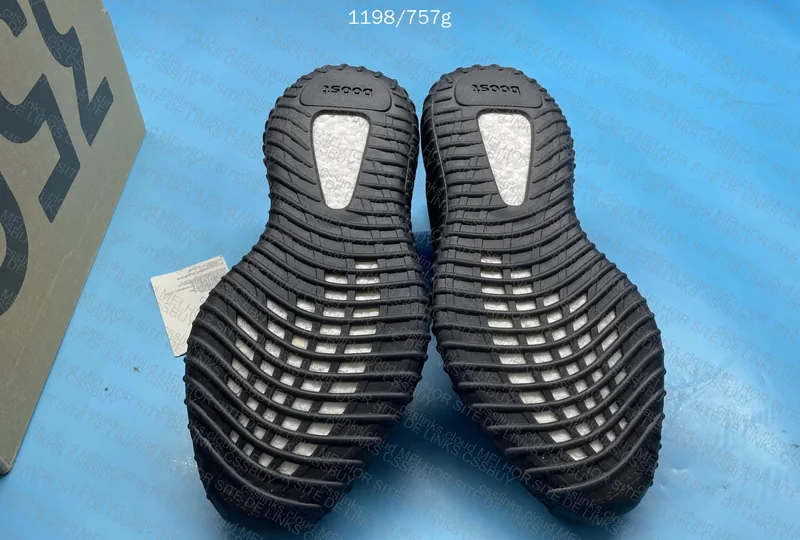 Yeezy 350 v2 - LJR - Blind box 8