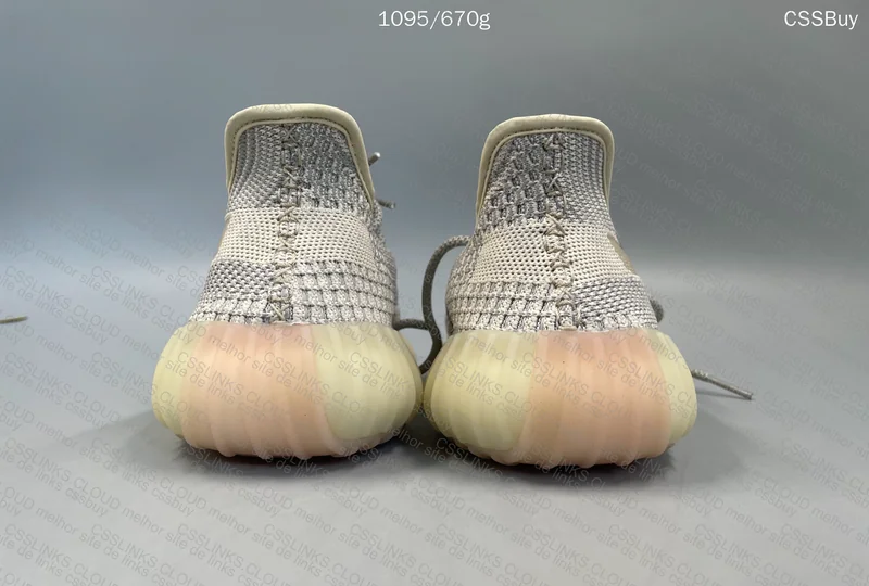 Yeezy 350 V2 Lundmark