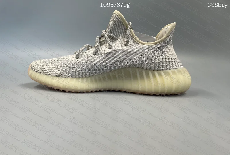 Yeezy 350 V2 Lundmark 2