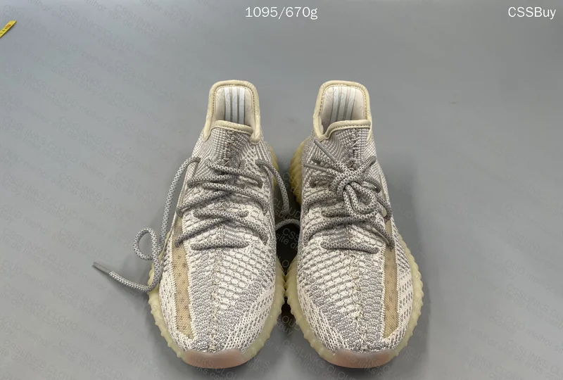 Yeezy 350 V2 Lundmark 4
