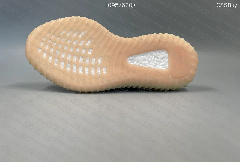 Yeezy 350 V2 Lundmark 6