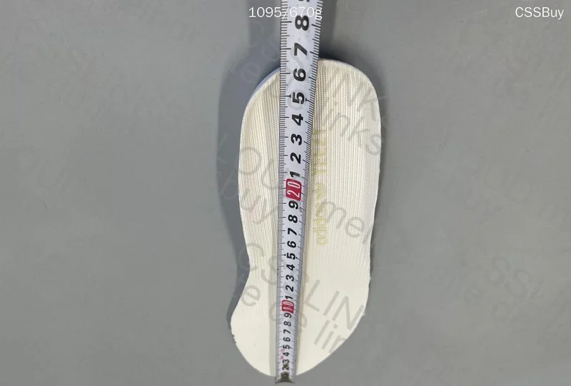 Yeezy 350 V2 Lundmark 8