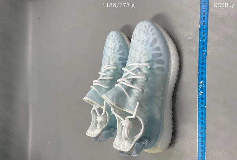 Yeezy 350 V2 Mono Ice 4