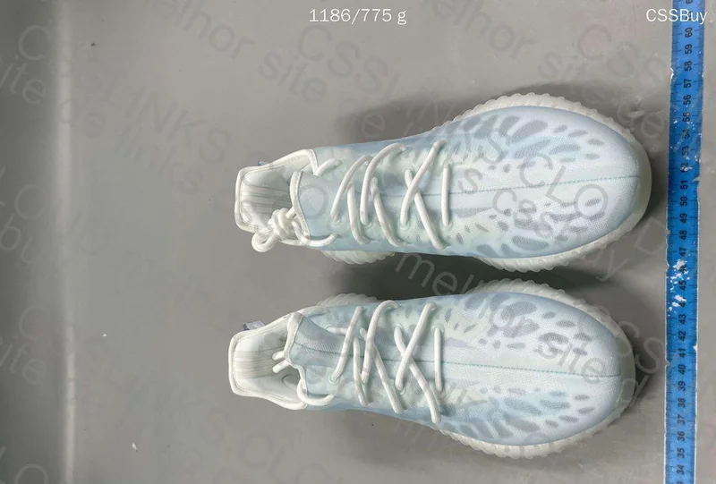 Yeezy 350 V2 Mono Ice 7