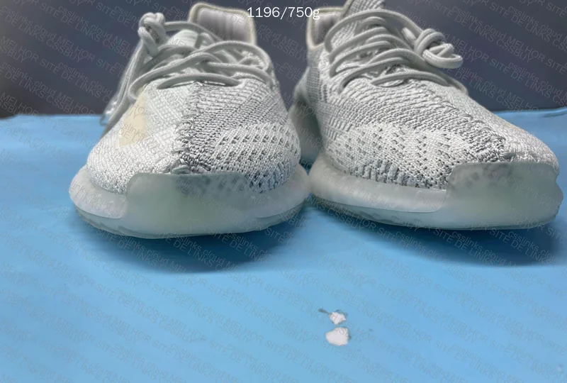 Yeezy 350 V2 “OG” Cloud White 2